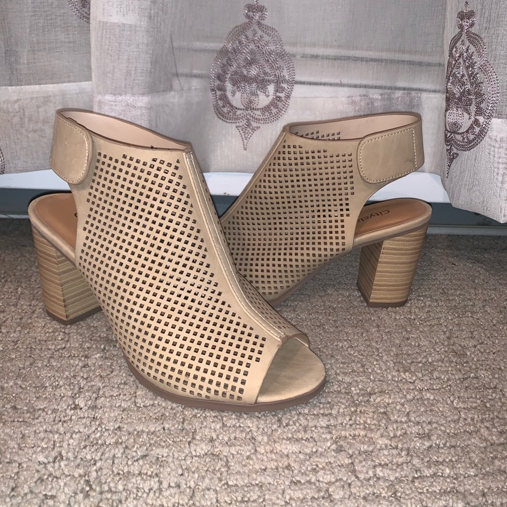 Open toe heels. Only worn twice!